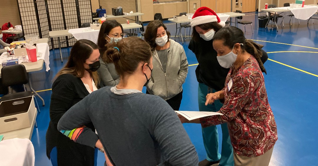 HCSdv's tweet image. Huddle up! Dr. Messam getting the nurses ready for the big event!