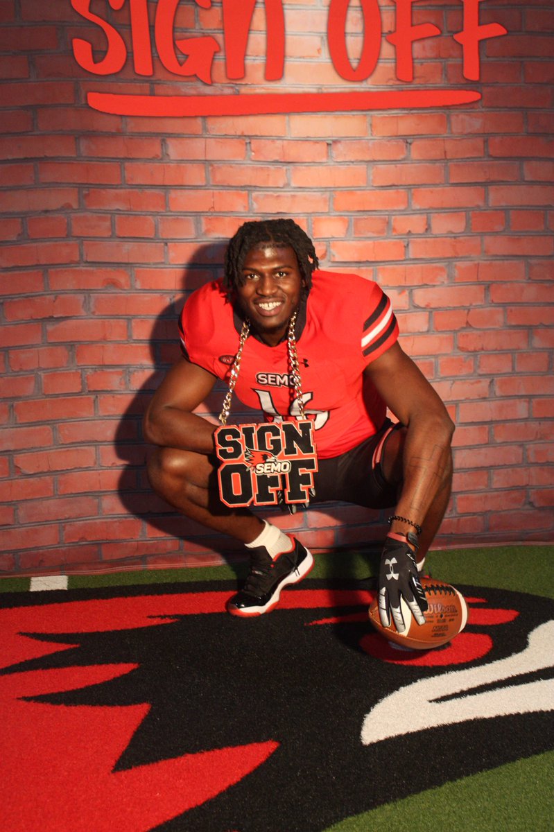 damorieavick's tweet photo. Committed🔴⚫️🦅 @SEMOfootball https://t.co/6tUuB6YA6h
