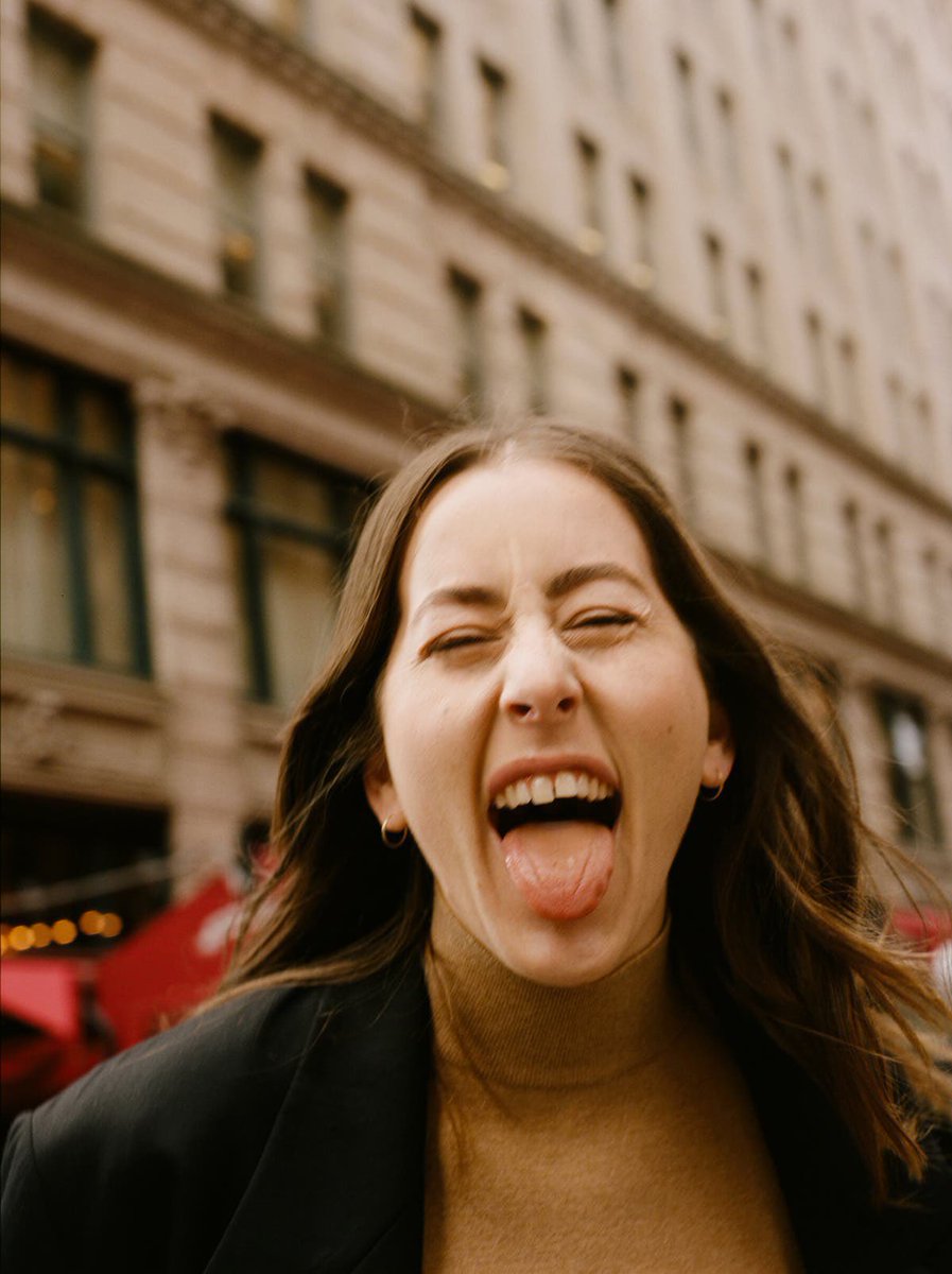 haimevents's tweet photo. Lanzo day! 🥳 baby, we love you so much! you have no idea how proud of you we all are. see you on your! have a great day! 💘💐 #HappyBirthdayBabyHaim https://t.co/4gMIa3o8d5