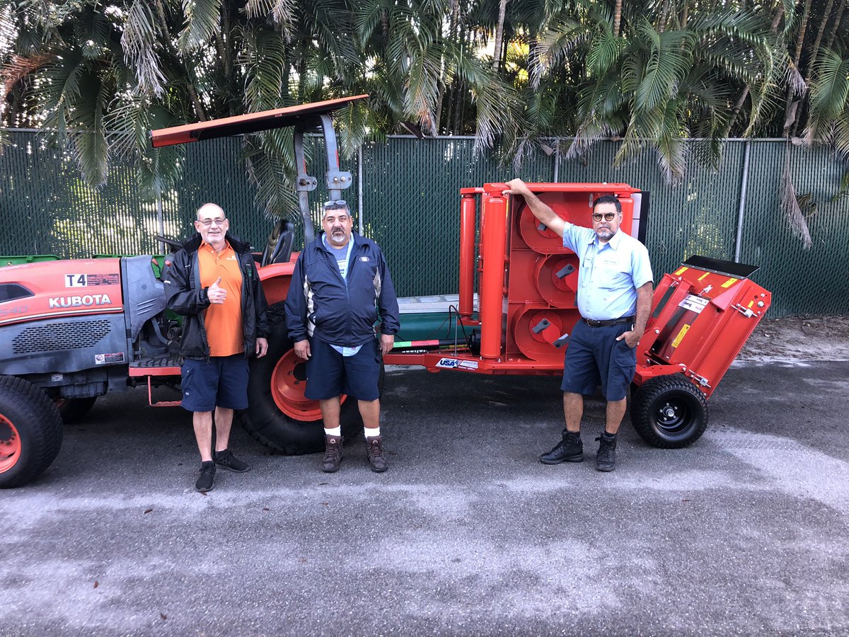 WillMcClelland2's tweet photo. Christmas came early this morning at Olde Hickory CC with new Trimax Snake S2 320! Thanks to all from us @GlobalTurfEquip 
@TrimaxMowers @FScottHerron @RobertTrimax https://t.co/g5C6uvTASN