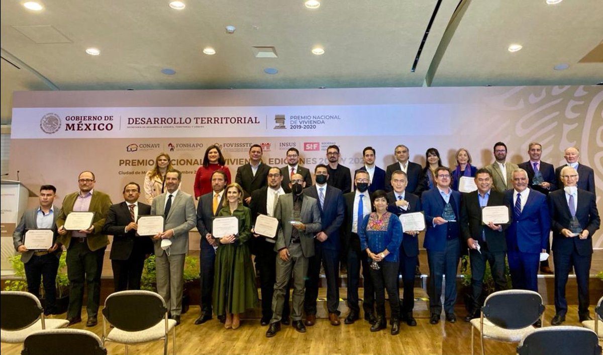 carlosestradac's tweet photo. Que jurado @SEDATU_mx @GobiernoMX consideren valiosos los elementos que desarrollamos en el proyecto nos alienta a confiar en que aplicación de paradigmas alternativos al díscurso -hasta hace poco tiempo- dominante puede ser posible. #AyudaMutua #MaterialesLocales #TejidoSocial https://t.co/iMpyeeZv9E