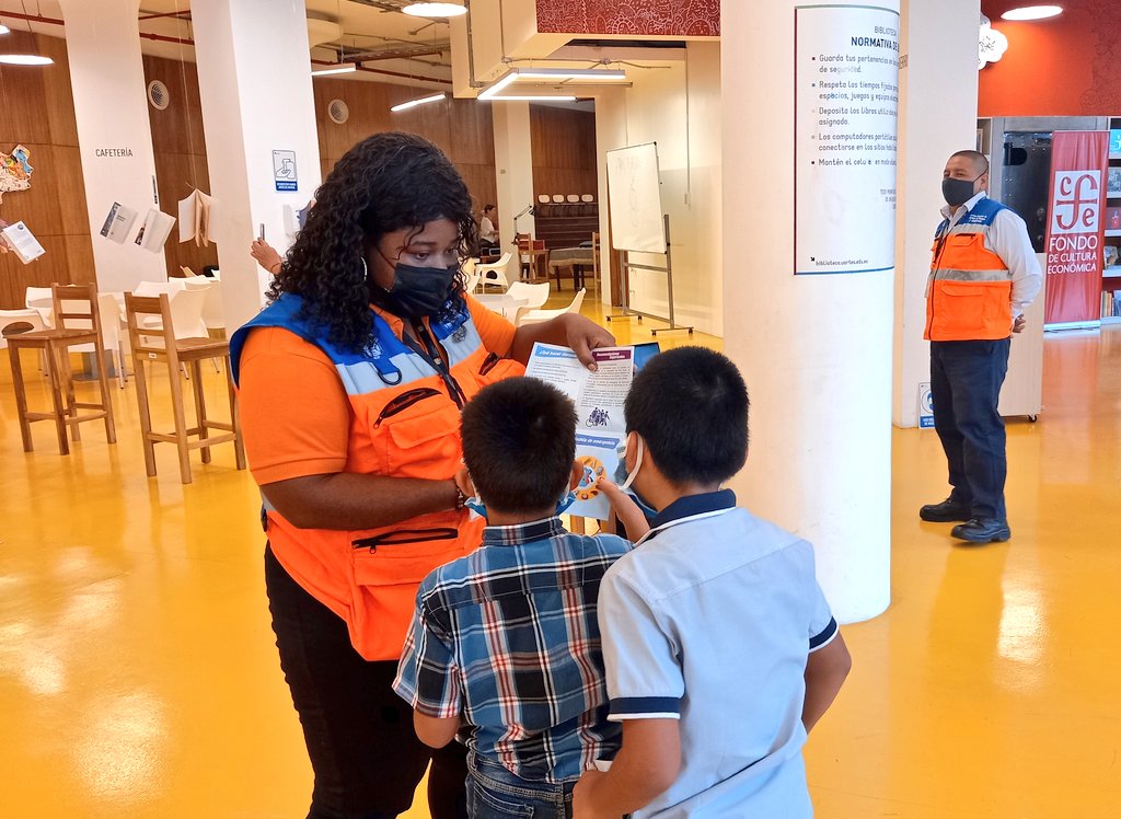 Riesgos_Ec's tweet photo. #Guayas | En la bibioteca #Ría 
de la @uartesec socializamos medidas de autoprotección ante eventos peligrosos como #Sismos por medio de actividades lúdicas para los niños #Guayaquil | #PrevenciónDeRiesgosEc https://t.co/Lumqv664Jp