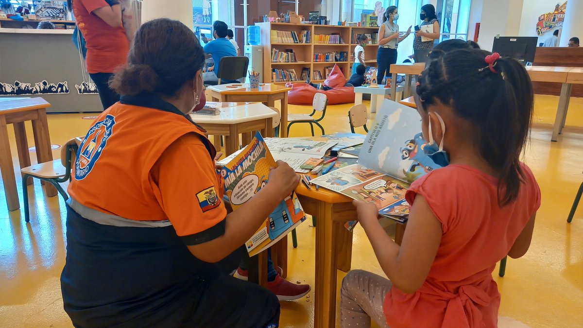 Riesgos_Ec's tweet photo. #Guayas | En la bibioteca #Ría 
de la @uartesec socializamos medidas de autoprotección ante eventos peligrosos como #Sismos por medio de actividades lúdicas para los niños #Guayaquil | #PrevenciónDeRiesgosEc https://t.co/Lumqv664Jp