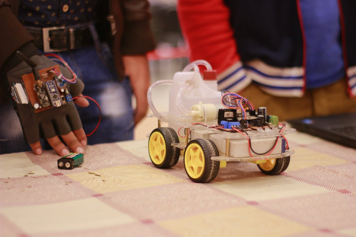ikhalil_28's tweet photo. #Back_in_2018
Demonstration of My project ''Gesture Control Fire Fighting Robot'' .
@arduino @kicad_pcb @ADI_News @digikey 

Contact:
Fiverr:https://t.co/Pbw7RGPcKP
Upwork:https://t.co/sFNp59frvD

#technology #ElectricVehicles #PCB #Arduino https://t.co/yDoN7ZXmfq