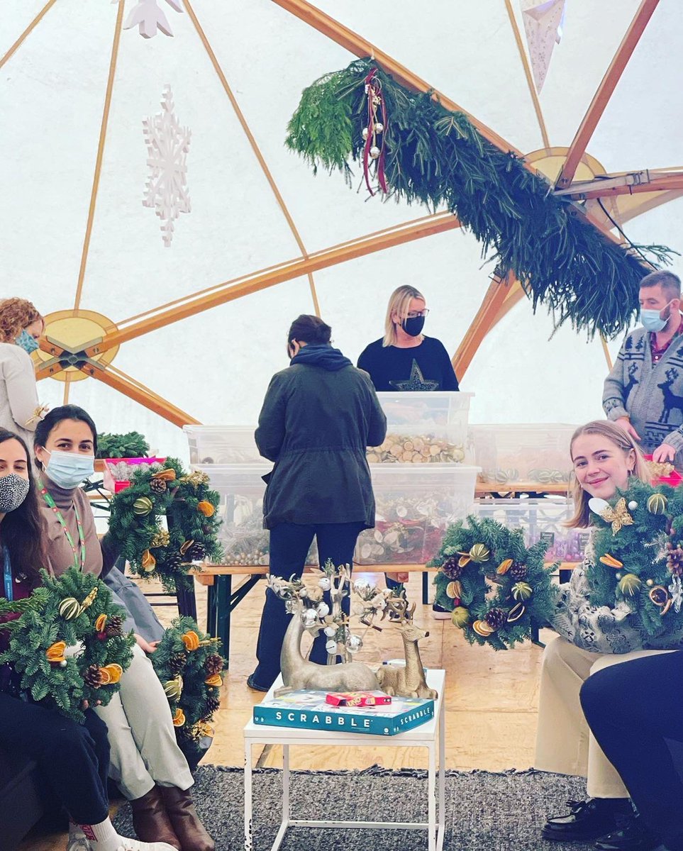 oxford_park's tweet photo. Another @oxfordbusinesspark tradition courtesy of @nurturegroup_uk . We held our annual Christmas Wreath Making event today in our stunning #WinterDome. Over 100 were made by our @oxfordbusinesspark customers or collected to take & make at home. #Community #FestiveFun https://t.co/sRYnhTEoPz