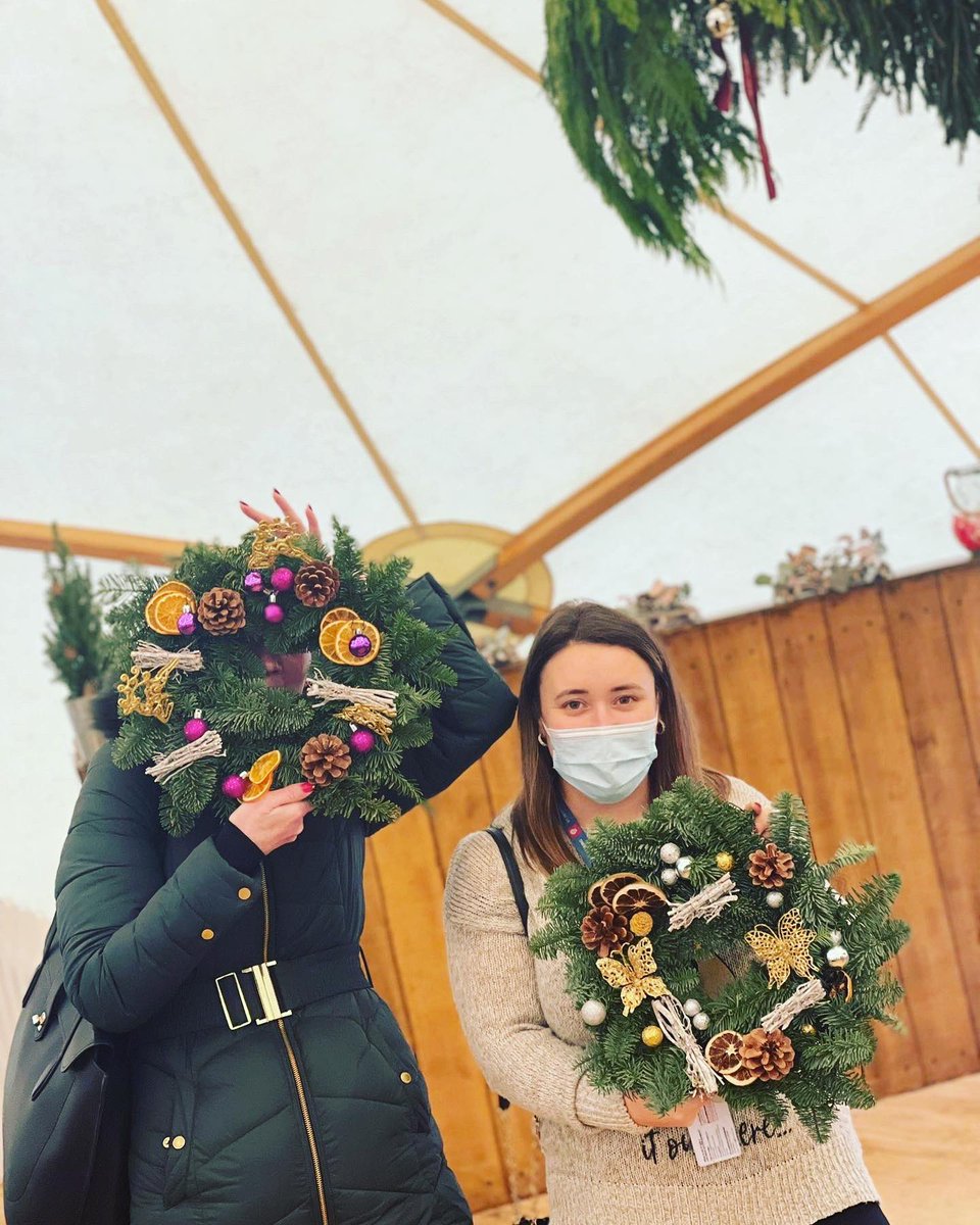 oxford_park's tweet photo. Another @oxfordbusinesspark tradition courtesy of @nurturegroup_uk . We held our annual Christmas Wreath Making event today in our stunning #WinterDome. Over 100 were made by our @oxfordbusinesspark customers or collected to take & make at home. #Community #FestiveFun https://t.co/sRYnhTEoPz