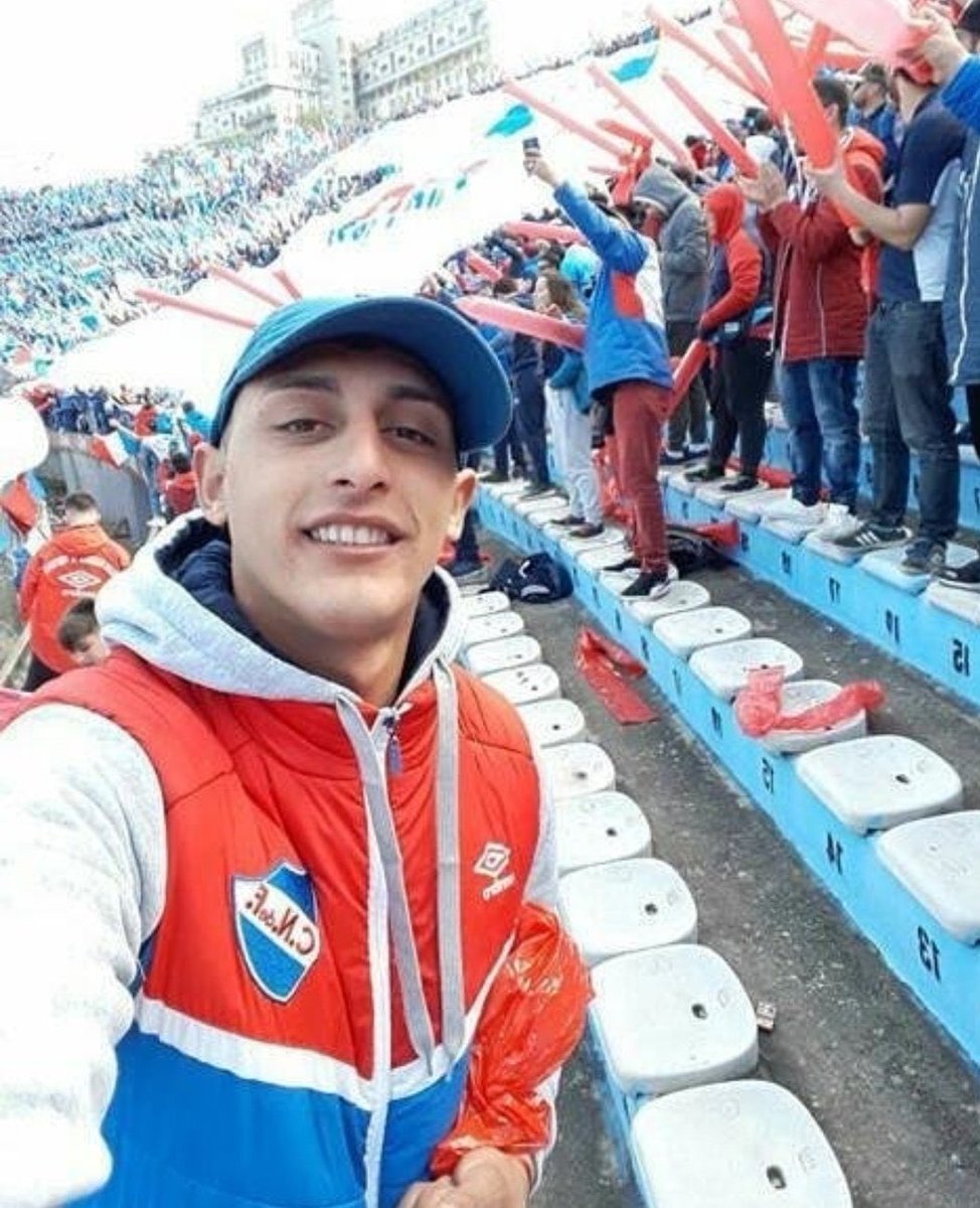 Nacional's tweet photo. Se cumplen dos años del asesinato de Lucas, simplemente por usar una camiseta de #Nacional. 
El recuerdo de todos los Bolsos para él y el abrazo para una familia que sigue desconsolada. https://t.co/GrlTaKJrOO