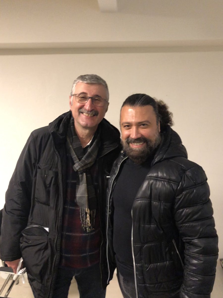 bulentparlak's tweet photo. Canım @alper_tas abim ve Şişli Belediye Başkanı @muammerkeskin75 beyle birlikte bugün, Hasköy Kültür Merkezinin 2. Yılını kutladık ve çok güzel bir söyleşi yaptık.Kitabım “Kertenkele Savunması”için yapılan imza için  yoğun ilgi gösteren,Hasköylü canlara da, çoook teşekkür ederim. https://t.co/lU3FxLjTE8