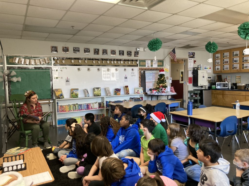 Thankful for the “gift of time.” 🎁 Our AP, <a href="/e_staniszewski/">Erin Staniszewski</a>, stepped back into the classroom to read to our students while this teacher had 20 minutes to get things done. <a href="/EversParkElem/">EversParkElementary</a> #AwesomeAdmin <a href="/dentonisd/">Denton ISD</a>