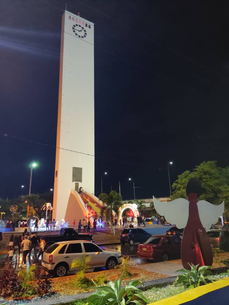 🗣️ 𝑺𝒂𝒃𝒊́𝒂𝒔 𝒒𝒖𝒆✍️ 🌅 Al oeste de #Barquisimeto (mcpio #Iribarren) se encuentra el Monumento Obelisco ícono indiscutible dla ciudad y q recientemente fue convertido en un complejo turístico recreacional gracias al alcalde
@LuisJonasReyes
@MinturVen
#15Dic
#NaGuaraLuisJonas