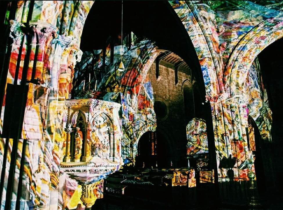 SY1StMarys's tweet photo. We're half way through the night and we're having a fabulous time here with @android9 🤩 Thank you to all those who have stopped by so far tonight! We'll be finishing with a flourish at 10pm, with a little surprise from the artist #SplintersofHeaven ✨ https://t.co/6shcH0izMC