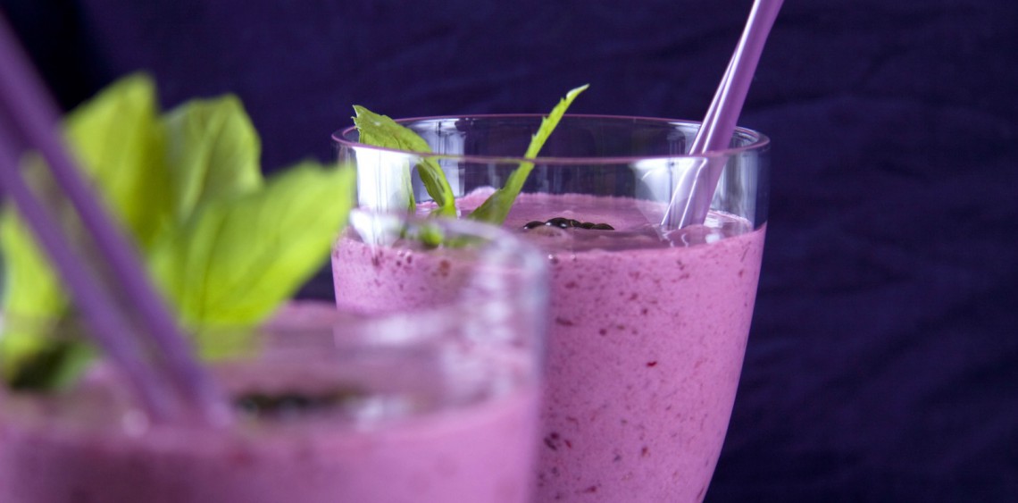 YogurtNutrition's tweet photo. ❄️Smoothies in Winter?
Of course! "Winter is a great time to use canned and frozen fruits," says @CindySilverRD. Actually, every season is perfect for a #homemadesmoothie because of their nutritional qualities and amazing flavor https://t.co/apDa9EBQfv https://t.co/fl3NhFEi4Y