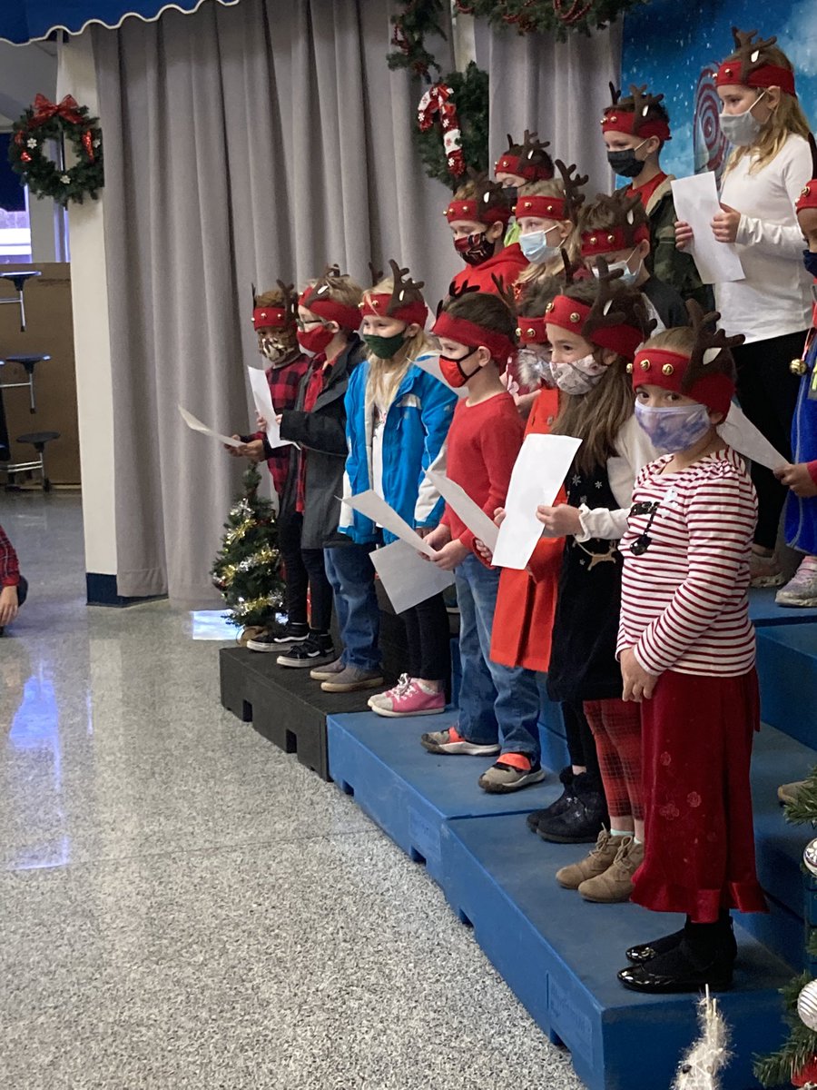 AHubert0212's tweet photo. AWE amazing Dual Language holiday concert!! So grateful for the AWEsome staff I get to serve! 😇 @AweEagles @ABSSPublic @DarielaVelasqu8 @Lon_Andrea @MsPetersen_ Prof. Garay and Senorita Romero https://t.co/7loofNu15V