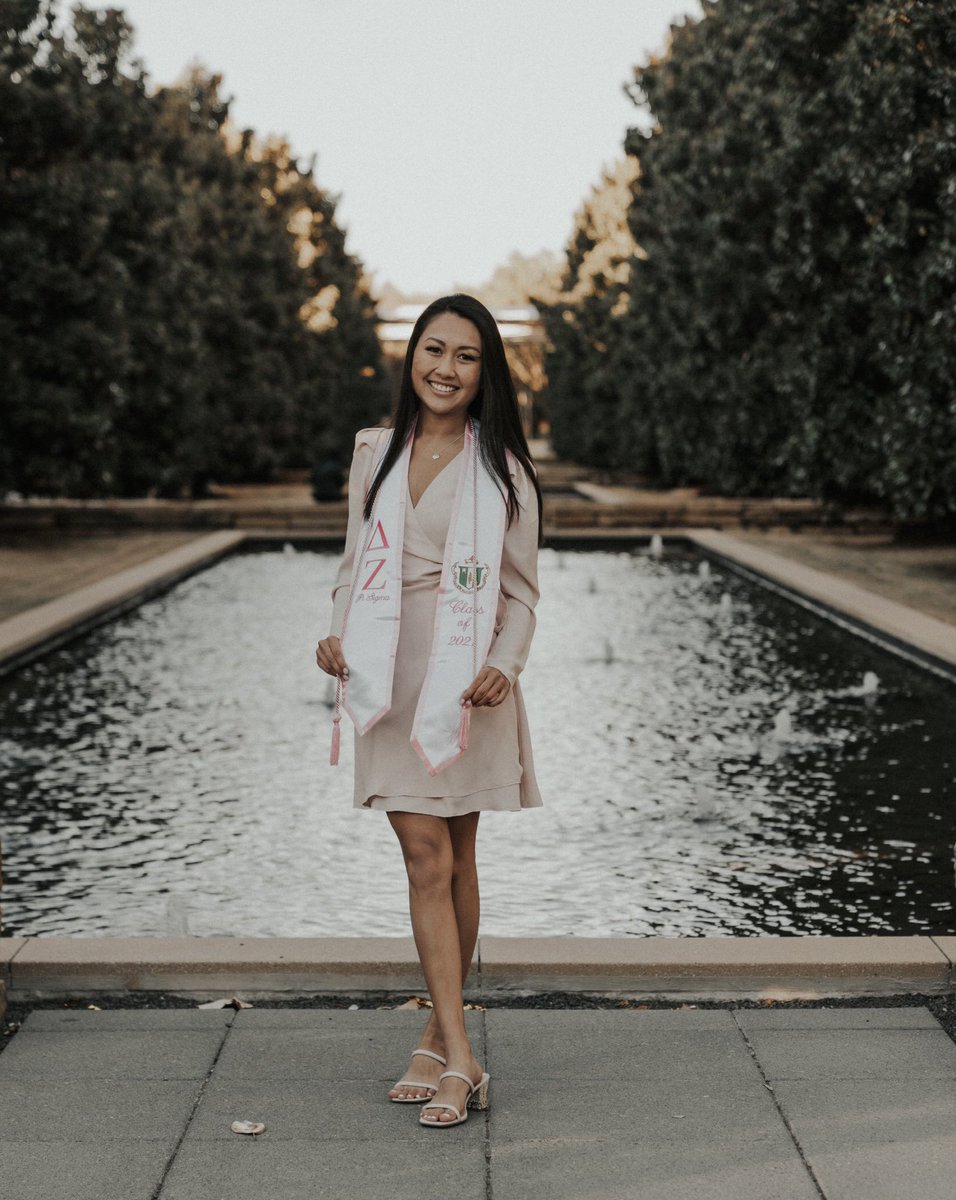 luefrah's tweet photo. I am UTDone🎓
Graduating with Bachelors of Science in Healthcare Studies🩺 https://t.co/NjK3hpDuGj
