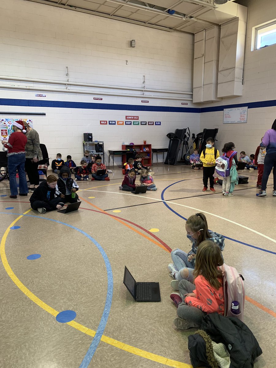 HopsonsKCrew's tweet photo. Thanks to our 3rd grade teachers for inviting us to the gym for reading buddies today! @mrscaldwell618 @jabernethysowls @bryan_3rdgrade @Mrs_stone_3 Our kinders had a blast! #WorldChangers #BeBold https://t.co/99tq0gAOm7