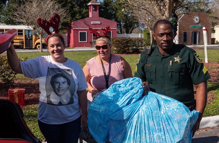 CSVcentralFL's tweet image. Santa’s Village was a success! 

Thank you to all the volunteers and donors who helped make this possible! 🎄