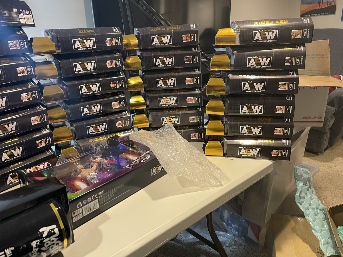 Selling my #aewunrivaled collection series 1-6 with bubbly Jericho and Champion Cody. No chases for at the very least retail plus shipping. DM me please if you are interested. Looking to sell lot but i can separate by series. #chc #CollectorsHelpingCollectors