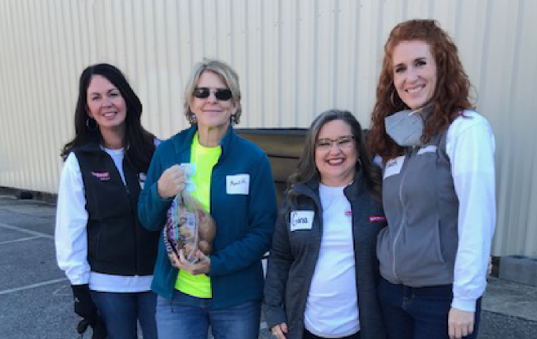 barnhartcrane's tweet photo. The Fairhope, AL Branch participated in the 2021 Giving Tuesday at Prodisee Pantry, their local community food bank. Pictured below are: Michelle Crockett, Meredith Portman, Gina Hull and Sarah Patterson.

#LifeAtBarnhart #CommunityCaresGrant #Community #Barnhart #GivingTuesday https://t.co/CNZgTT6CR7