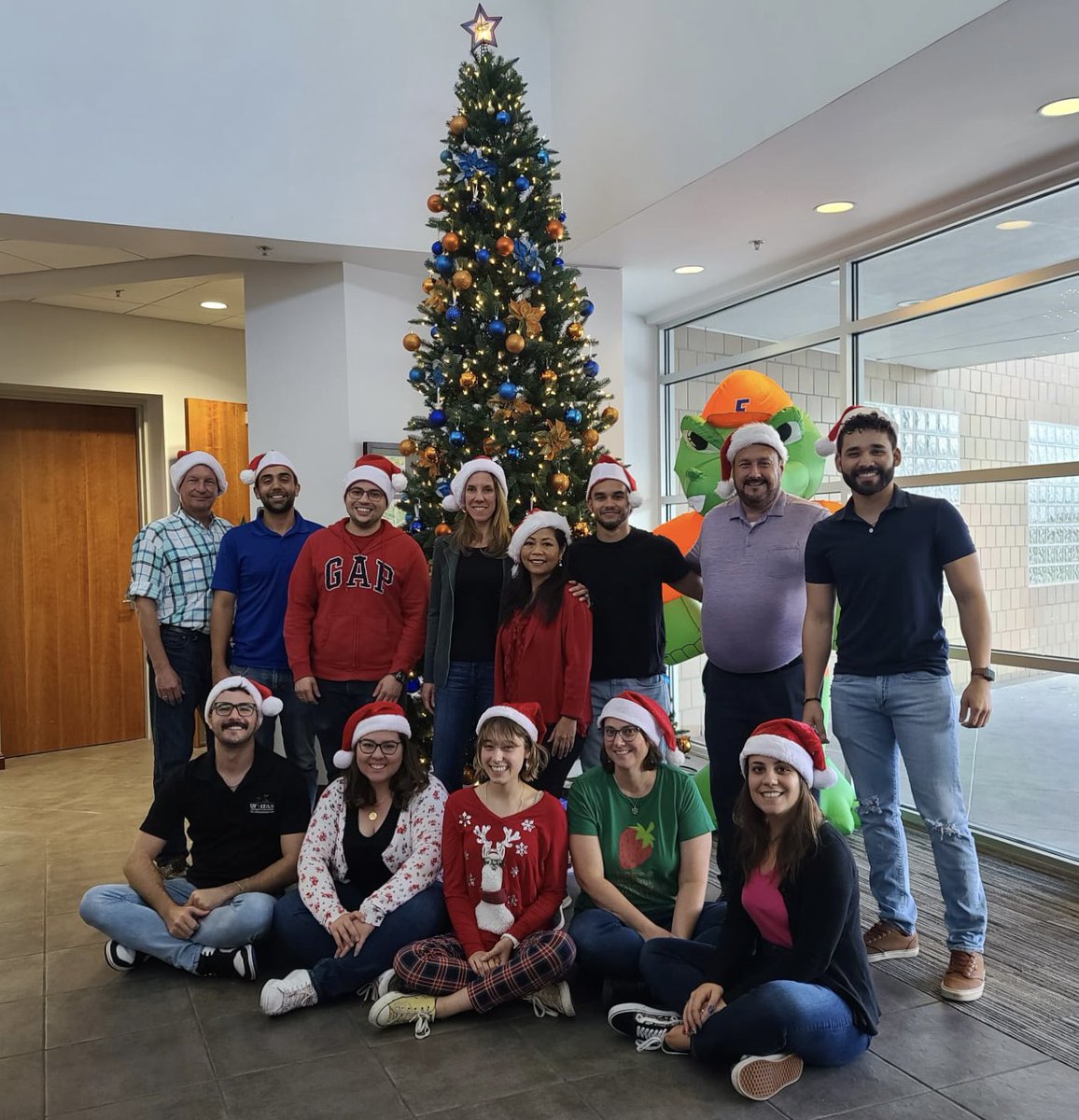 cahsuguinoshita's tweet photo. love the fact that in my lab we are usually very busy during this time of the yearโฆ but we always find time to get together and have some fun! Merry Christmas from #PeresLab @UFGulfCoastREC https://t.co/kK20DtbwYn