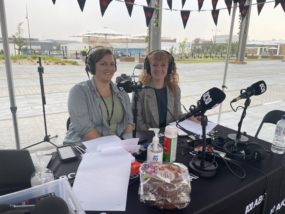 annie7218's tweet photo. Your local Rural Report and News headlines coming to you live from Wodonga! HB ABC GM 🥳🥳 @KSmyrk https://t.co/fRo9Uq992l