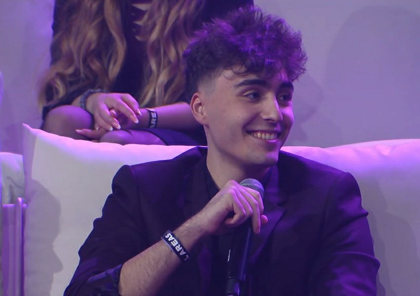 colapvrse's tweet photo. stanneo a los más facheros de twitch https://t.co/OiuCToQdSq