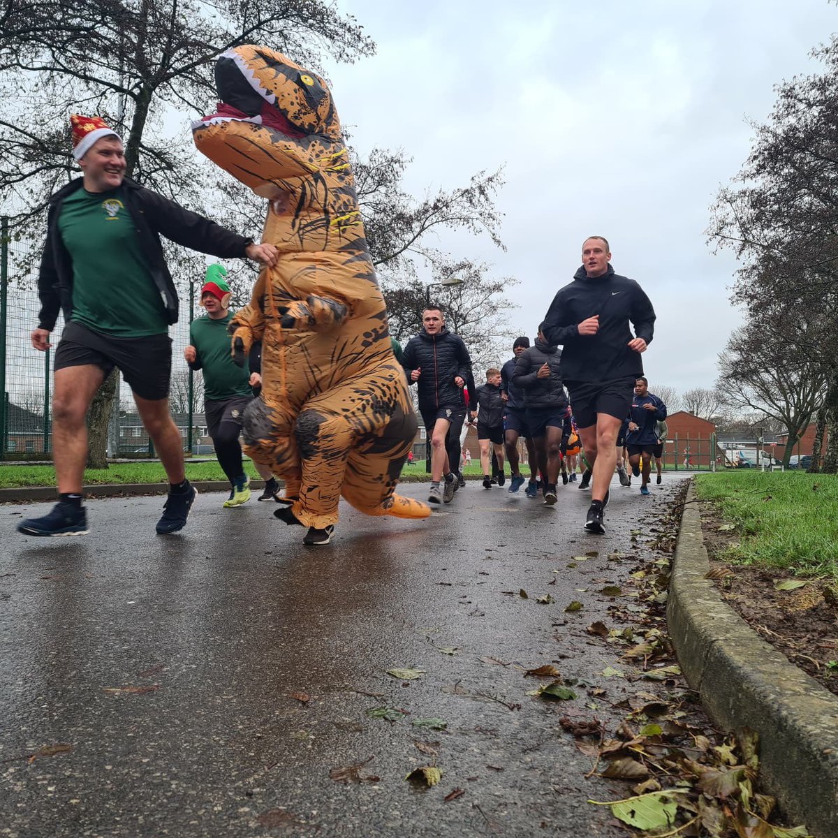Army2MERCIAN's tweet photo. The Battalion Xmas Day - gunfire, carol service, fancy dress fun run, Xmas lunch and Ferozeshah parade with some well deserved awards and presentations. Great day, now time for some well earned leave! Merry Xmas everyone #SFSH👍🎄🎅🏼@MercianRegiment https://t.co/sUvN1Rf48h