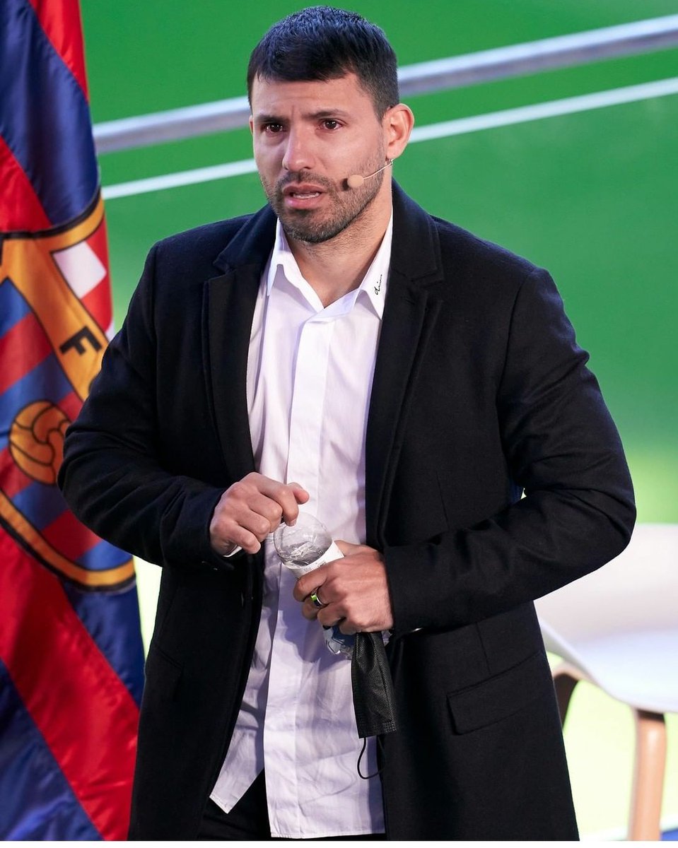 Amo que el Kun Agüero tiene toda la plata y usa los barbijos que venden en el tren a 5 x $100