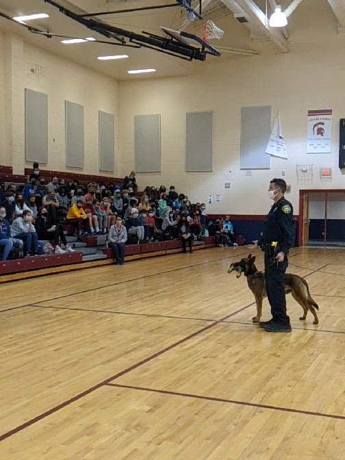 kerribridges's tweet photo. @ApexPolice 
Thank you so very much Officer Baker and K9 Jordie!
8th grade assembly ❤️
Thank you Officer Antonson for arranging their visit.
#salemproud # salempathways https://t.co/poxpdesYxh