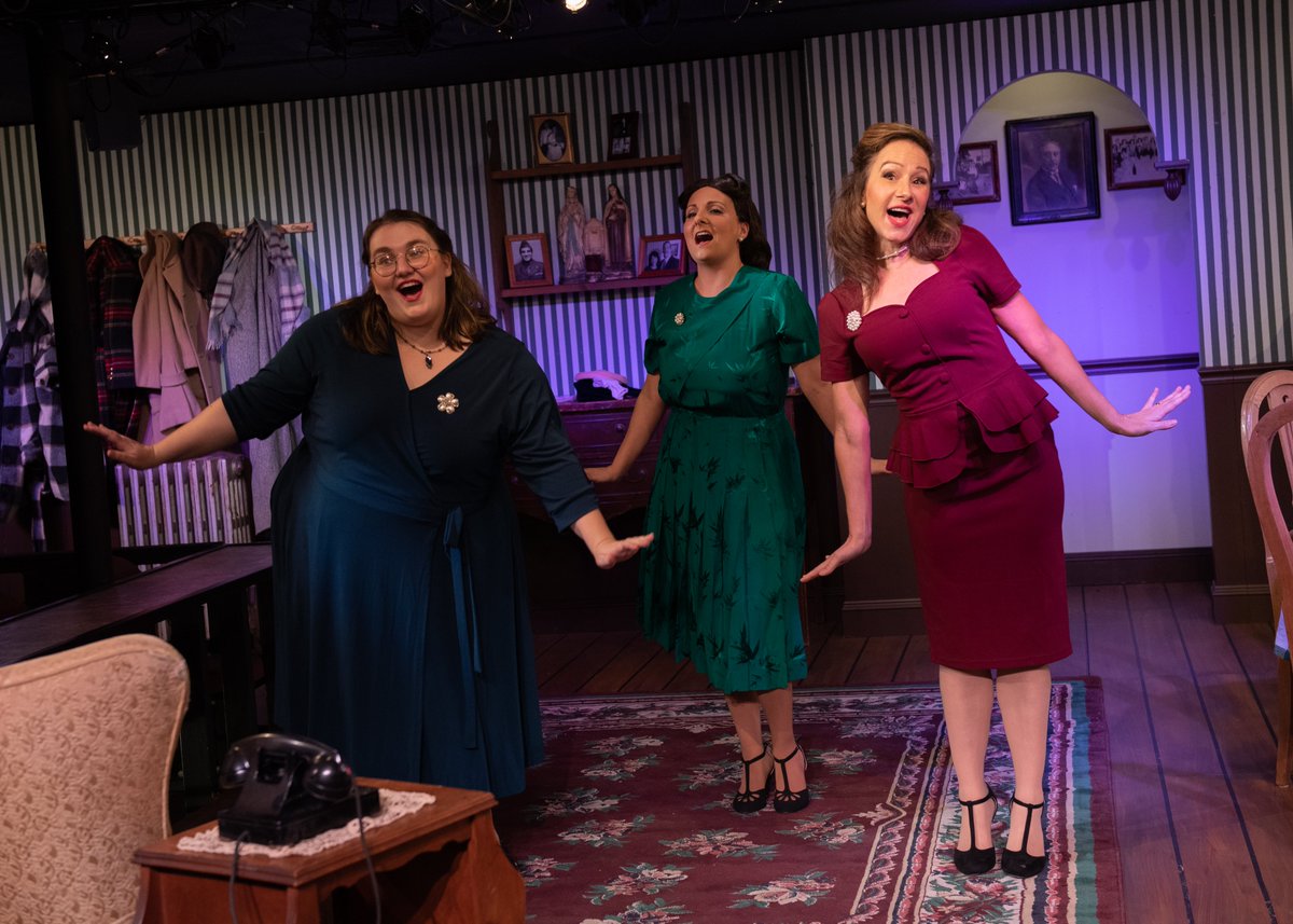 CurtainCallCT's tweet photo. "Night rolls around and we're bowery bound, beating a hasty retreat, straight down to Mulberry Street..." Only 5 more chances to see A MERRY MULBERRY STREET MUSICAL. 12/15–18 at 8PM + 12/19 at 2PM! Limited seats available, secure your tickets at https://t.co/h4fVeRyfZv https://t.co/1OZqRFZgE1