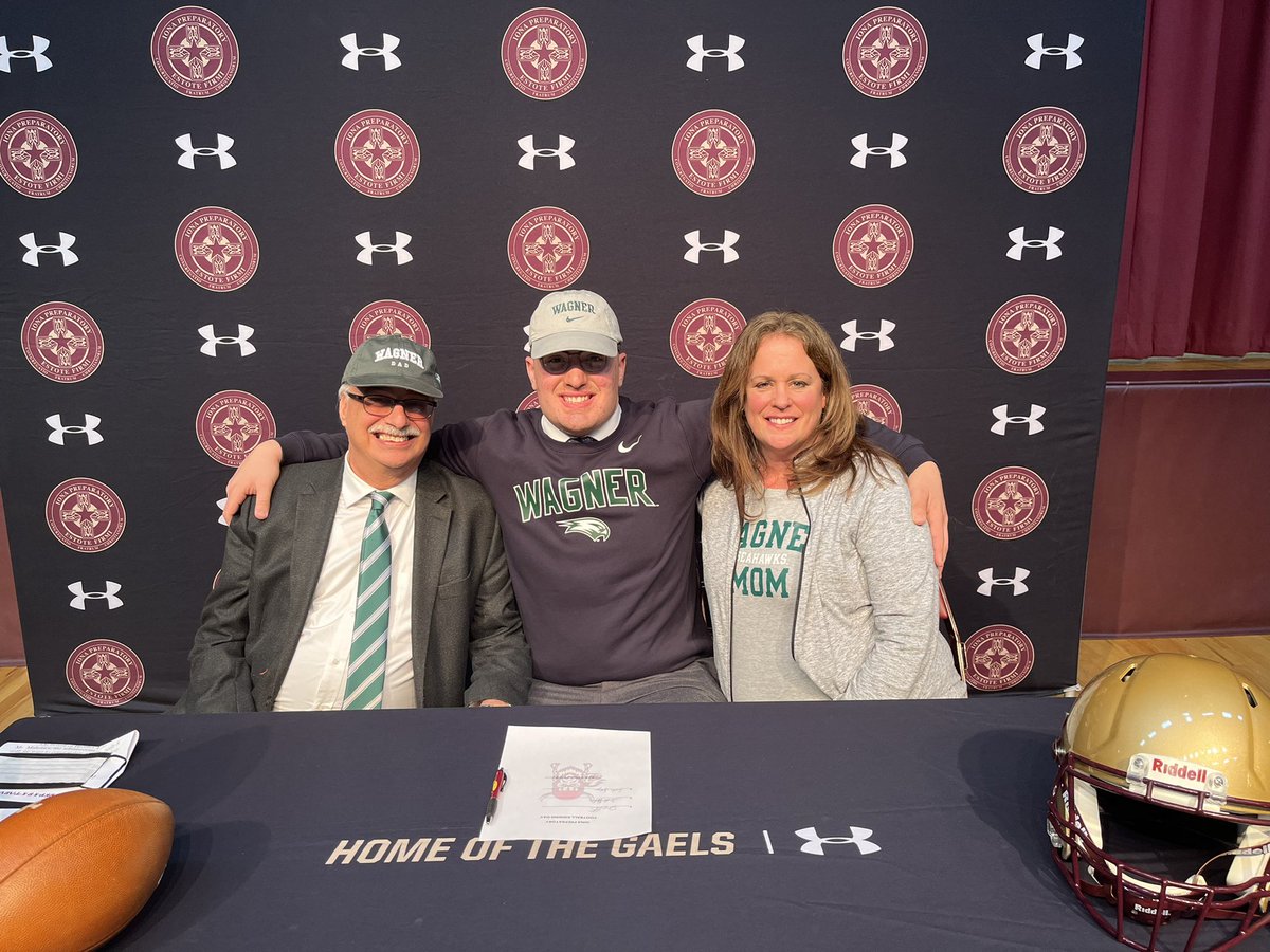 JustinFederico2's tweet photo. Signed✍🏻✅ #letsFLY @Wagner_Football @Jmunce30 @tommasella @FBCoach_Sino https://t.co/gd1WCCYlD8