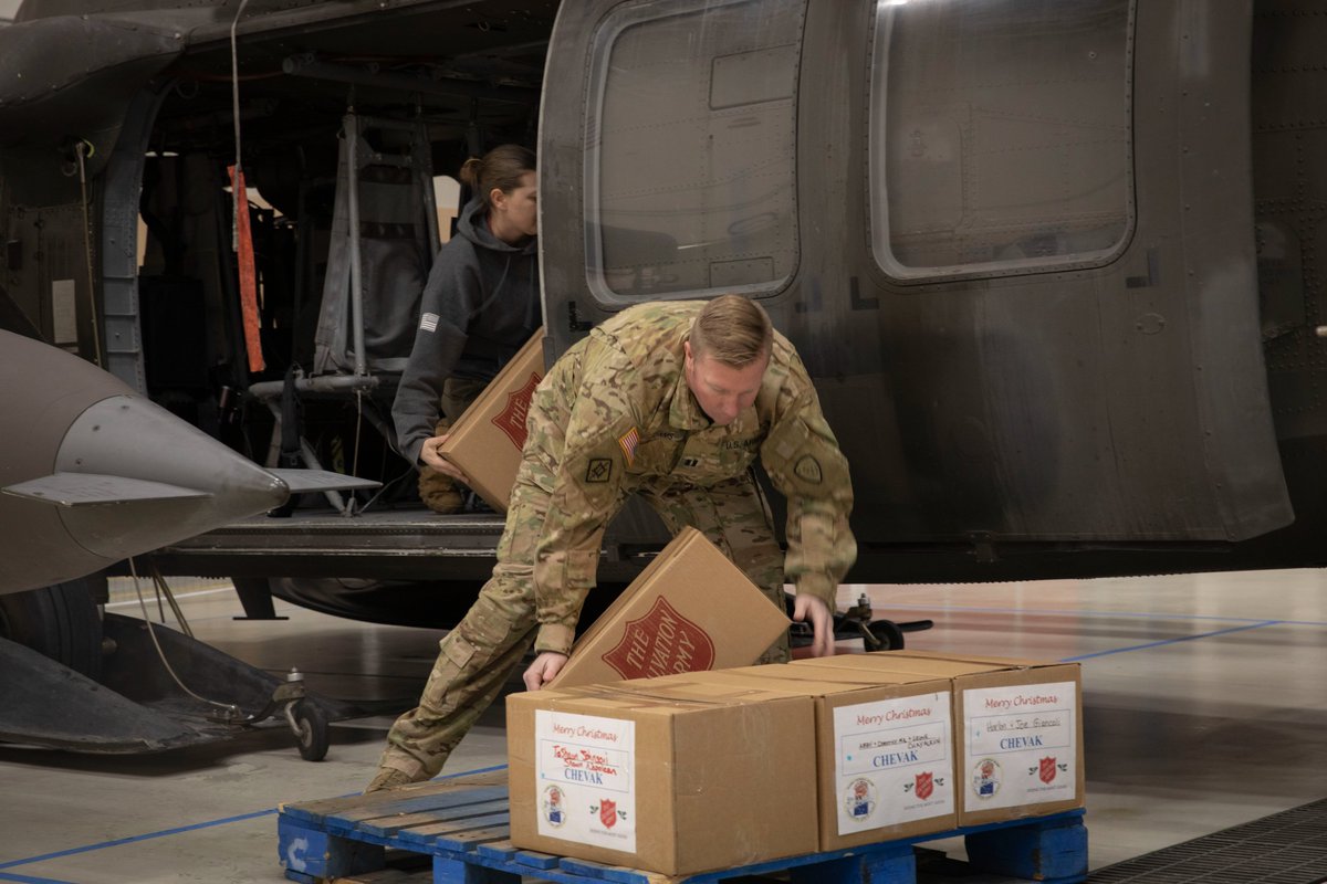 AKNationalGuard's tweet photo. #OpSanta is in full swing and the crew is standing by for weather to deliver this year's presents to the children of Chevak, AK!🎅 #TeamAKNG #BethelAK #AKArmyNationalGuard #holidays https://t.co/34JoTMACZY