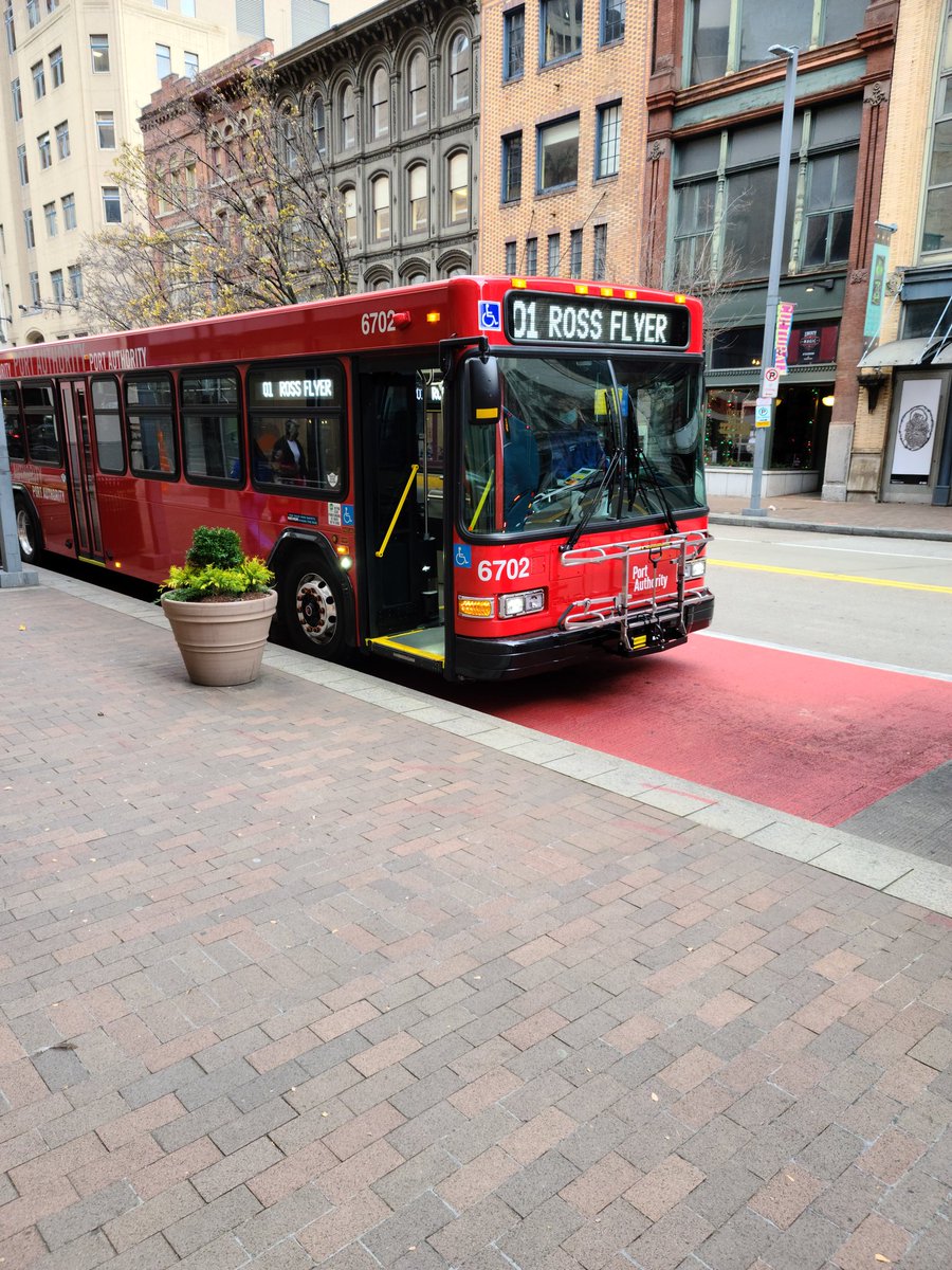 RobertsonLouis's tweet photo. @PGHtransit 6702 brand new second day service https://t.co/1YAoVV5sjn