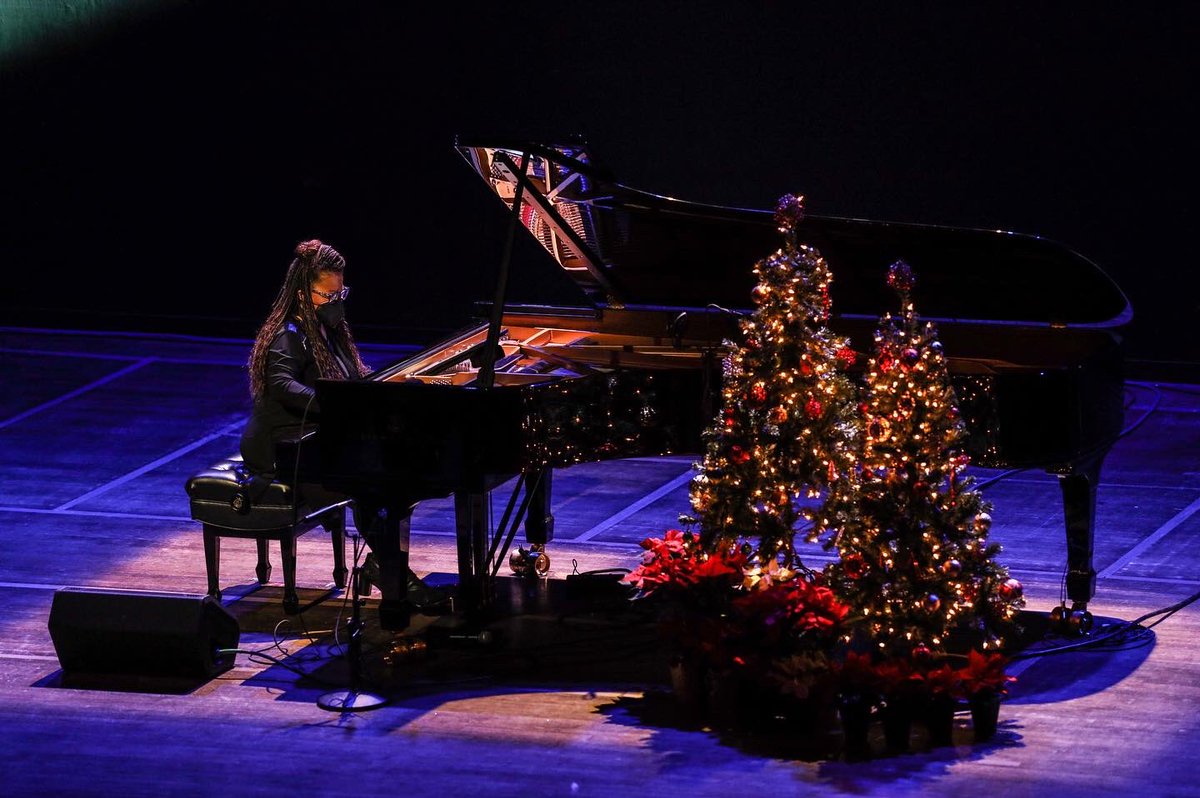 KMHD_Jazz_Radio's tweet photo. https://t.co/lHXsu9SW6m got a festive makeover 🎄 Check out an @npr recap of this year’s #AJazzPianoChristmas concert, recommended #LouisArmstrong holiday listening &amp; more. And tune in over the next two weeks for a mix of holiday music…and *not* holiday music! 89.1FM in PDX 📻 https://t.co/VlLqHXNiuM