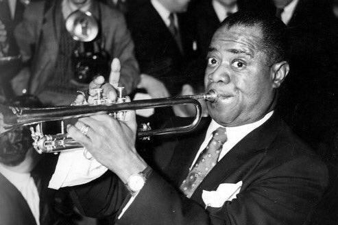 KMHD_Jazz_Radio's tweet photo. https://t.co/lHXsu9SW6m got a festive makeover 🎄 Check out an @npr recap of this year’s #AJazzPianoChristmas concert, recommended #LouisArmstrong holiday listening &amp; more. And tune in over the next two weeks for a mix of holiday music…and *not* holiday music! 89.1FM in PDX 📻 https://t.co/VlLqHXNiuM