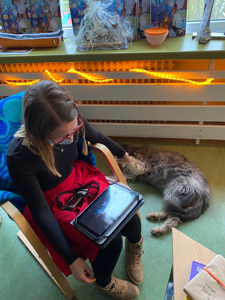 LaMlleMaddy's tweet photo. Was ein Tag heute.. 🥺 Abschiede sind nie leicht, aber wenn eine Tür sich schließt, dann öffnet sich schon die nächste ❤️ #referendarin https://t.co/jKOejbehBk