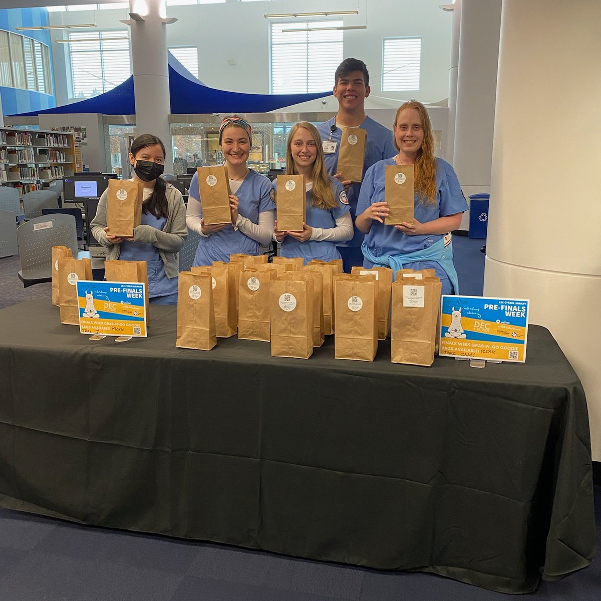 LSCCYFLibrary's tweet photo. Students! We still have bags of goodies to help you power through your finals! Stop by the library and grab a bag! #lsccyfairlibrary #lsccyfair #lonestarcollegecyfair #cyfairlibrary #FinalsWeekCYF https://t.co/nhLRdLckA4