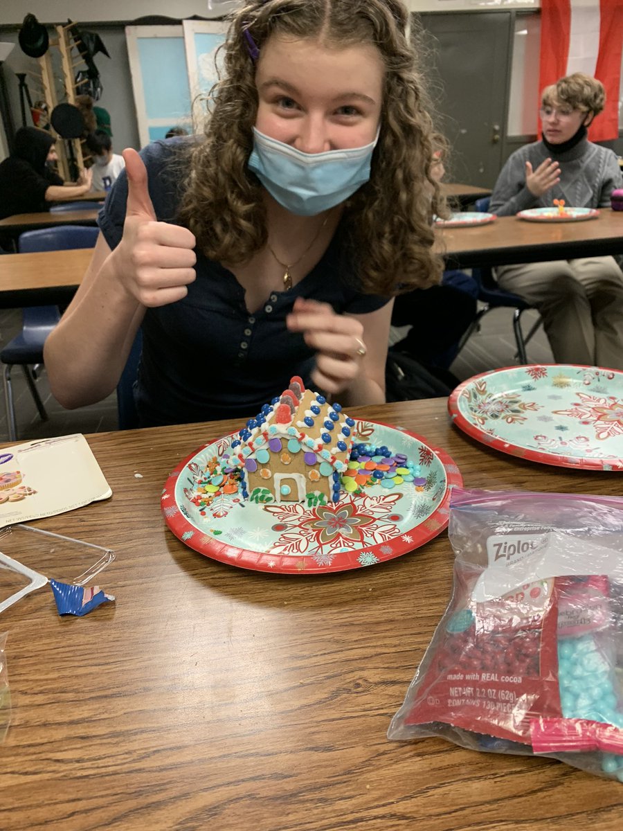 HerrCrites's tweet photo. Lebkuchenhäuser in German Club today! 1/2 https://t.co/CWcueG5gmo