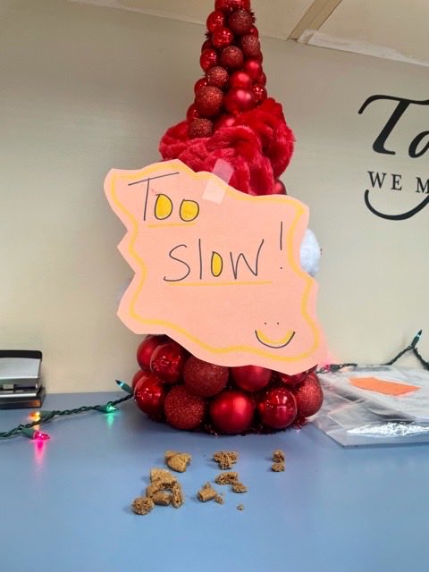 TeamHafner's tweet photo. Our gingerbread is running all over the school. Wonder where he will be next…. ⁦@ParkadePanthers⁩ #gingerbreadfun https://t.co/55dkkUDh3u