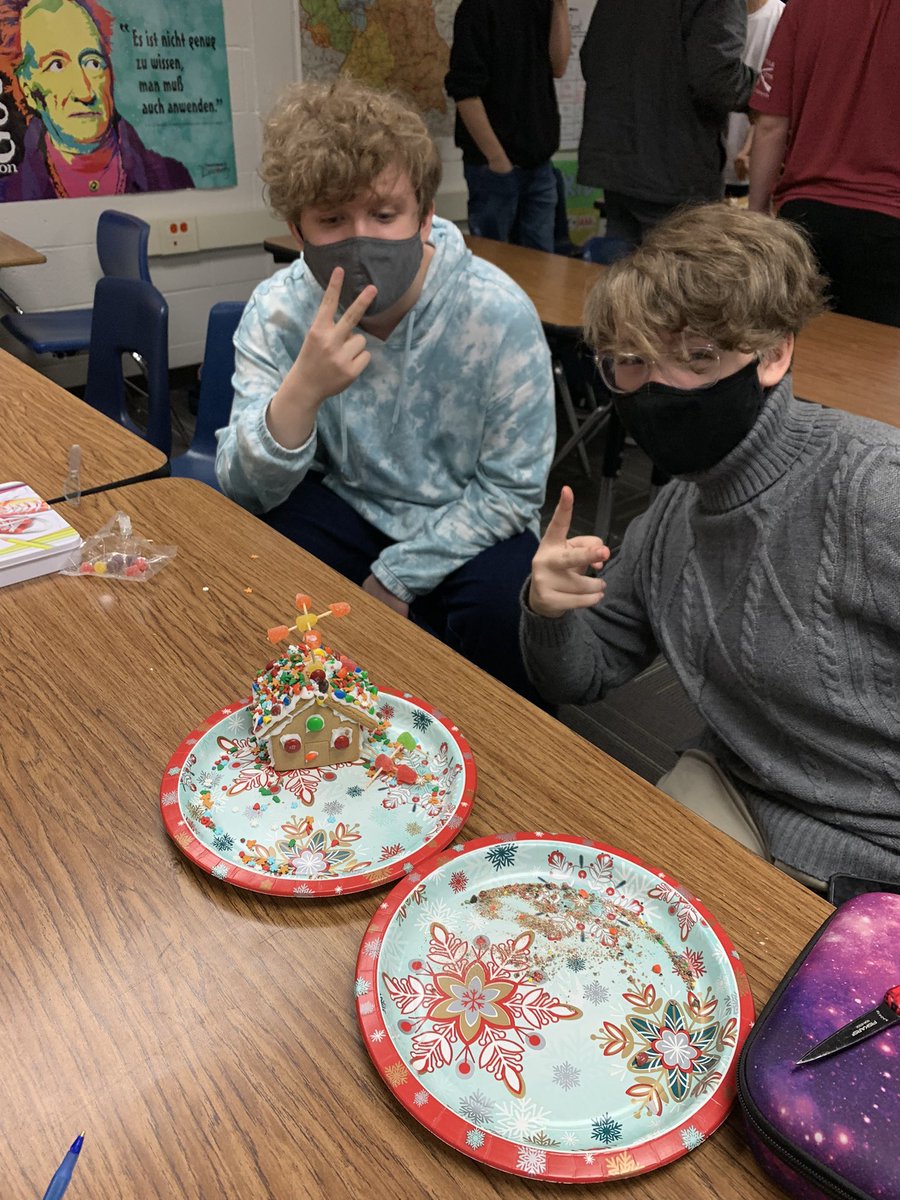 HerrCrites's tweet photo. Lebkuchenhäuser in German Club today! 2/2 https://t.co/otcmE83IEu