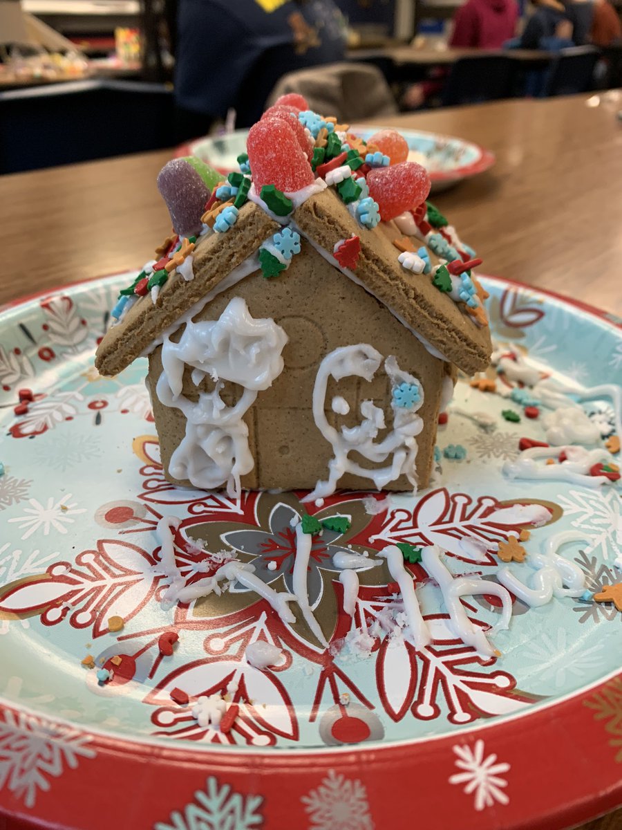 HerrCrites's tweet photo. Lebkuchenhäuser in German Club today! 2/2 https://t.co/otcmE83IEu