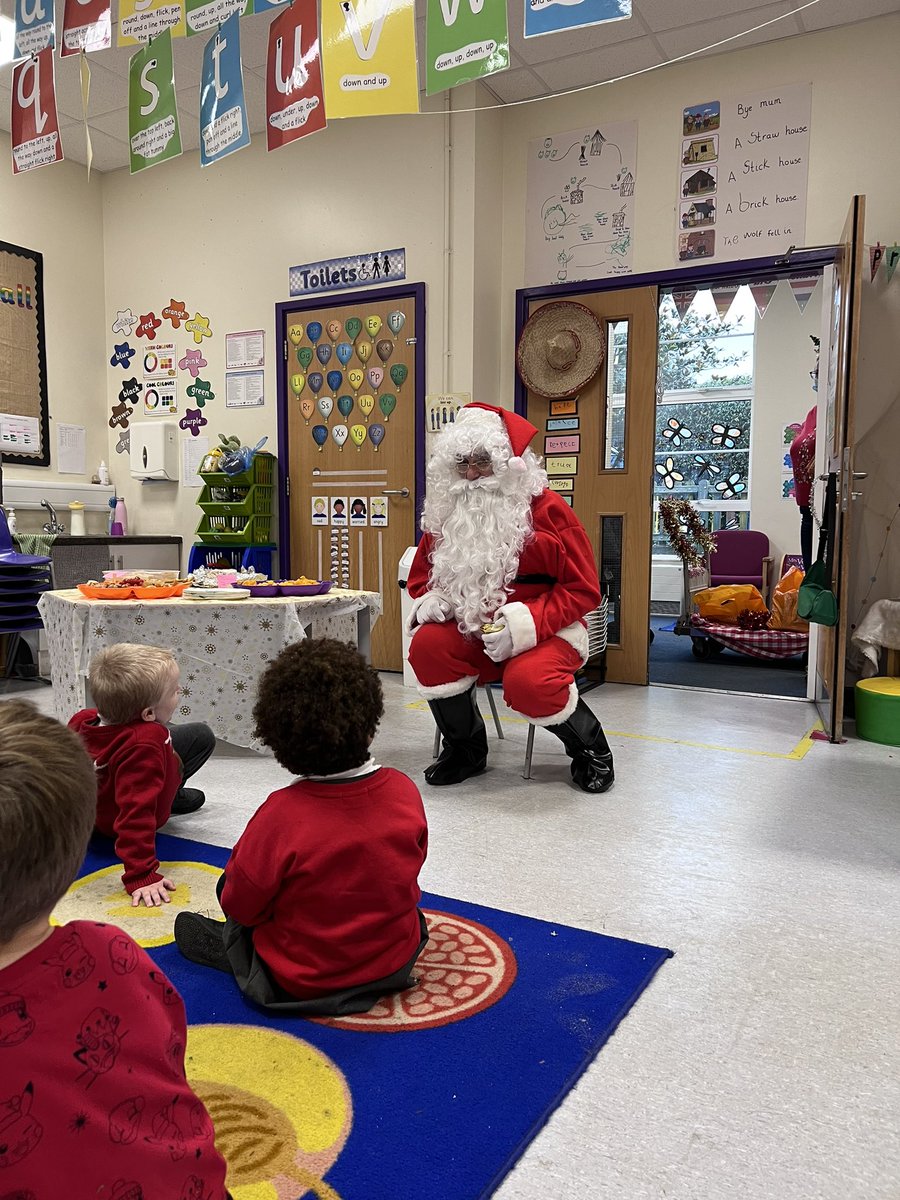 aquinastrinity's tweet photo. A magical day at Trinity today. Christmas lunch, class celebrations and a very special visitor delivering presents for all the children! https://t.co/vR3gkI5O24