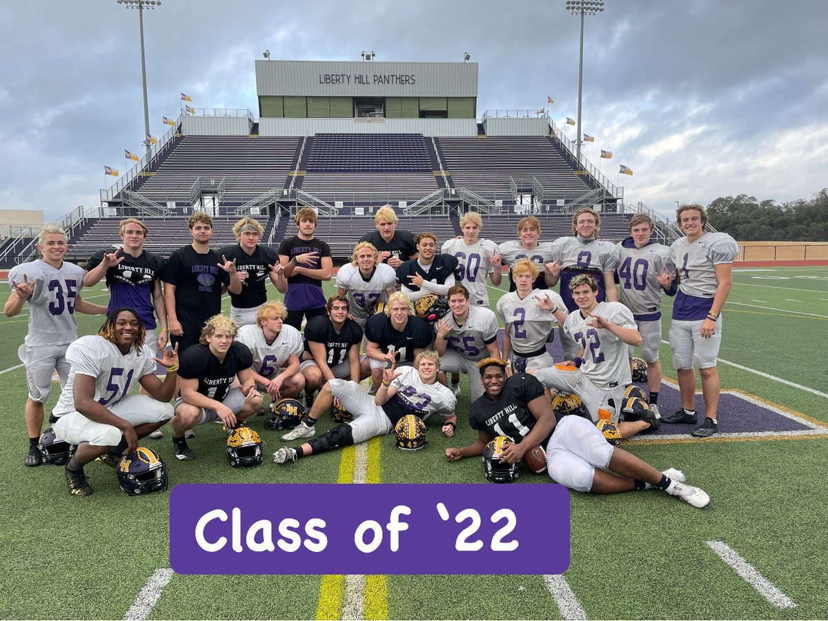 LH_Panthers_FB's tweet photo. Last practice in the books.  1 last bus ride with your brothers &amp; 1 more game as a Panther. Let's GO!!

#Brotherhood|#txhsfb|#StateBound|#Sr22 https://t.co/S0jjdiTkLh