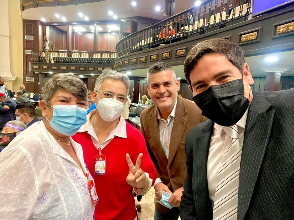 rmessuti's tweet photo. El trabajo parlamentario ha sido tangible, provechoso y exitoso, demostramos que la nueva @Asamblea_Ven está comprometida con la democracia y la soberanía nacional, hemos puesto en las manos del pueblo el poder legislativo para la defensa de sus intereses.
@jorgerpsuv https://t.co/ru0OuHmkRE