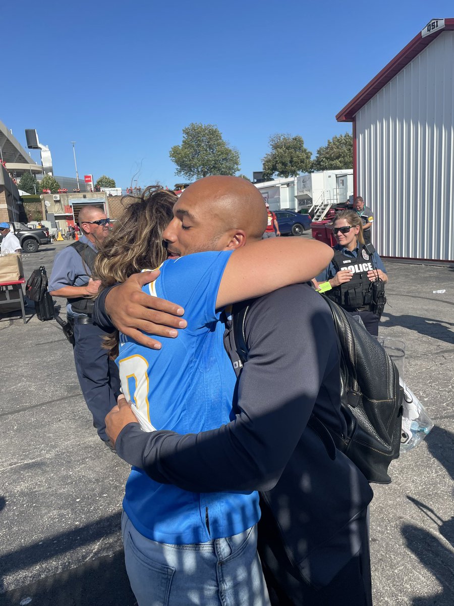 Ekeler_Suzanne's tweet photo. RT’s count double rn🙏🏻 #ProBowlVote + Austin Ekeler #ProBowlVote + Austin Ekeler #ProBowlVote + Austin Ekeler #ProBowlVote + Austin Ekeler #ProBowlVote + Austin Ekeler #ProBowlVote + Austin Ekeler #ProBowlVote + Austin Ekeler @AustinEkeler https://t.co/0Uyh4Cva5C