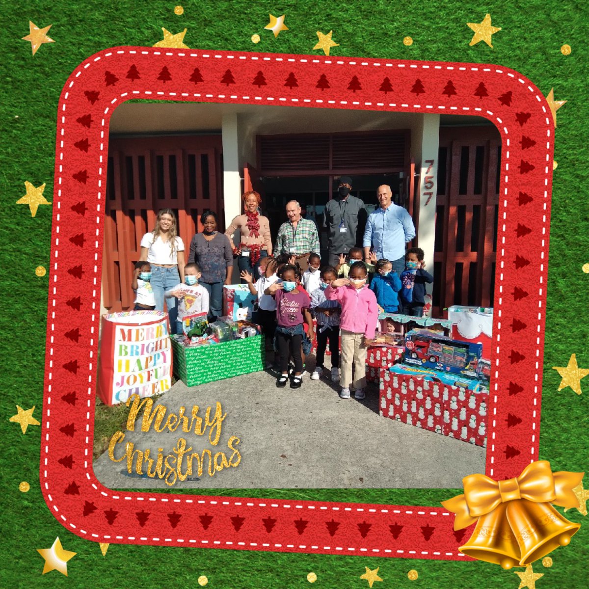 ThenaCrowderES's tweet photo. Tis the season to be jolly…and our lions are!!! We at Thena thank every family, department, teacher, staff, etc. for their generous donations! 🎁#GoMDCPS #GoParents #PurposeForOurFuture https://t.co/zZhkuT4kPT