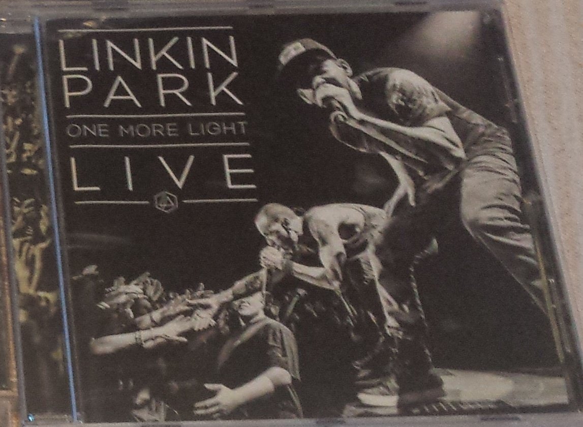 Saralpfamily's tweet photo. 4 years 💛 my everything
@linkinpark @ChesterBe @mikeshinoda @joehahnLP @phoenixlp @BradDelson #robbourdon #onemorelightlive #omllive #makechesterproud #LinkinPark https://t.co/JazkEV95wS