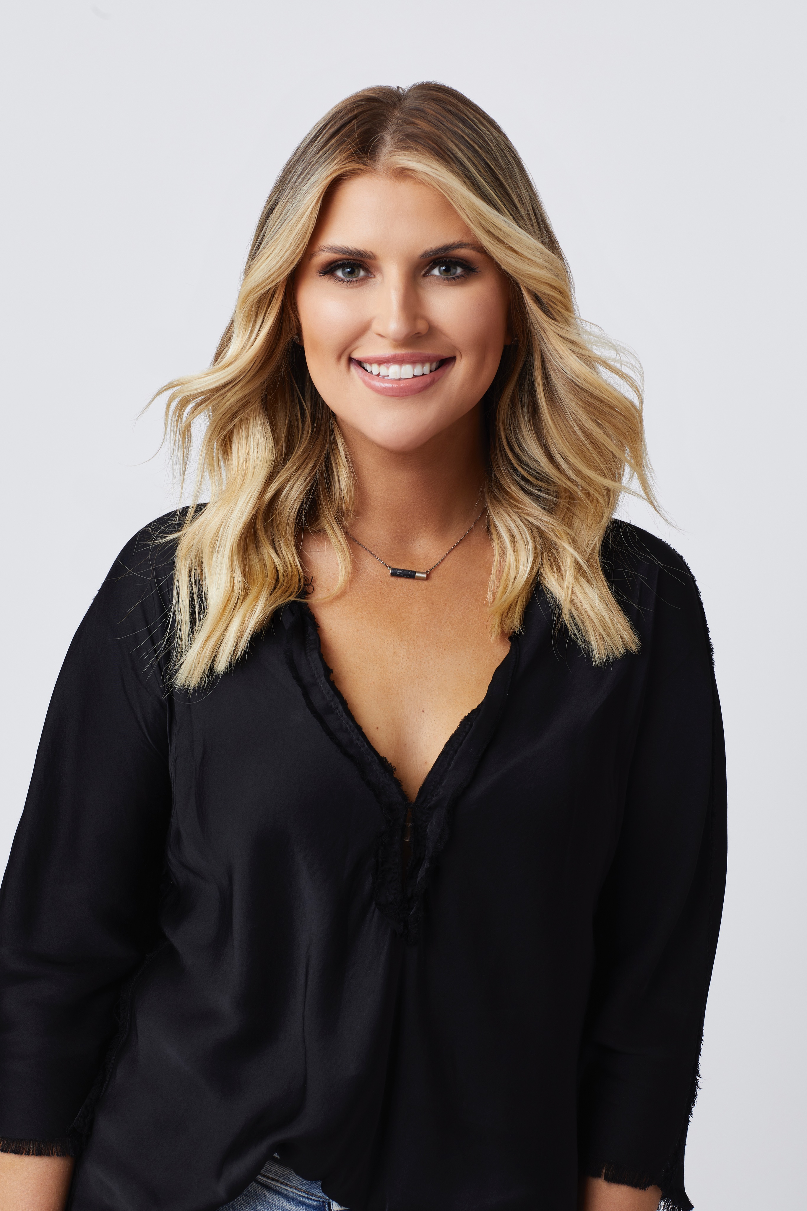 Claire Heilig - Bachelor 26 - Discussion - **Sleuthing Spoilers** FGrWZF_VgAMaG1D?format=jpg&name=4096x4096