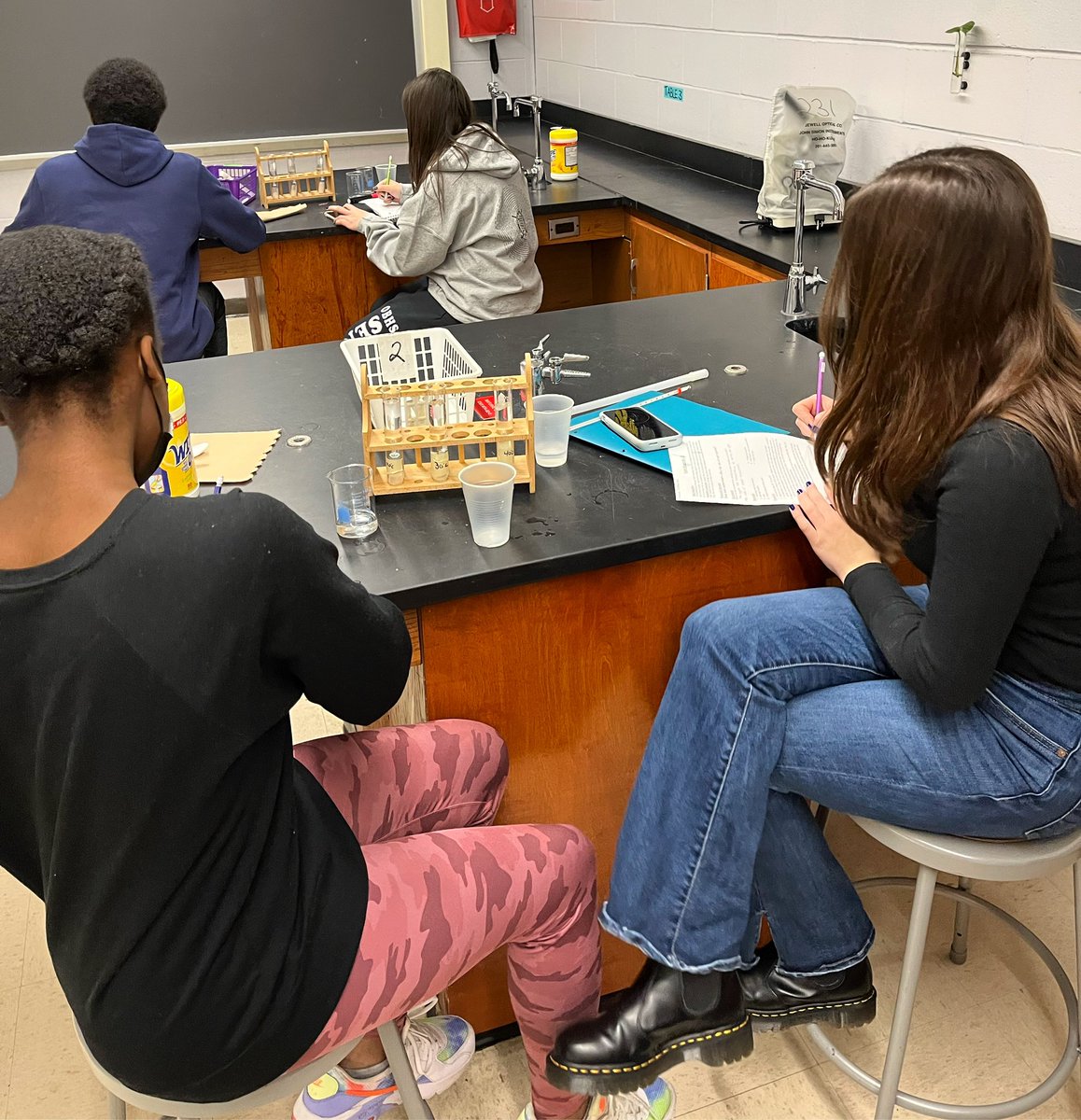 torchianator's tweet image. Honors Bio investigating yeast respiration vs. temperature this week. Feed the little yeast some sugar and they WILL metabolize it! #HonorsBio #GoKnights #knightscience