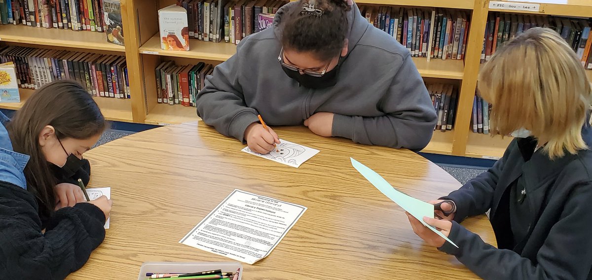 RUSD_MS_Library's tweet photo. Taking a break at lunch time @MonarchsMoore with reading and drawing activities! https://t.co/AsuNtup7F0