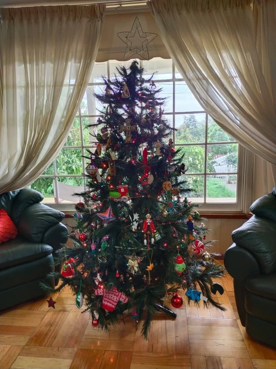 williamhannah88's tweet photo. Christmas is fast approaching! Now is the time to break out into your holiday cheer. Just remember to spread that cheer with everyone around you, too! Christmas time is a season of happiness and giving 😊👌 https://t.co/Bd6c6BLBQy
